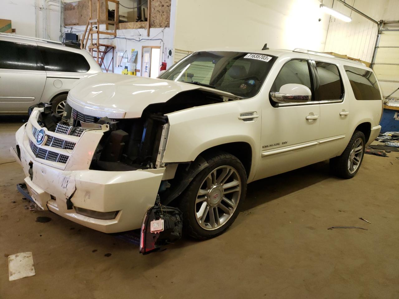 Cadillac Escalade esv 2014
