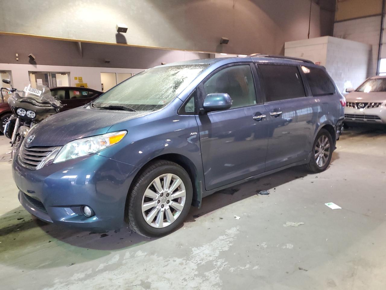 Toyota Sienna 2016