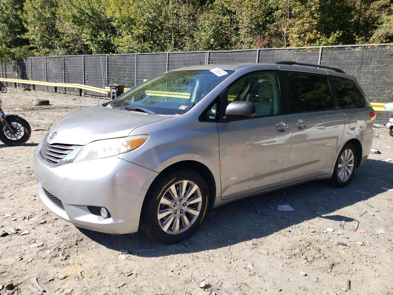 Toyota Sienna 2011