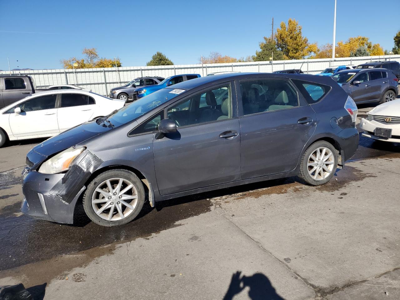 Toyota Prius v 2014
