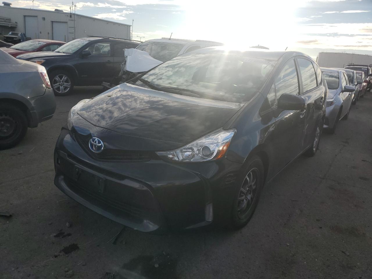 Toyota Prius v 2016