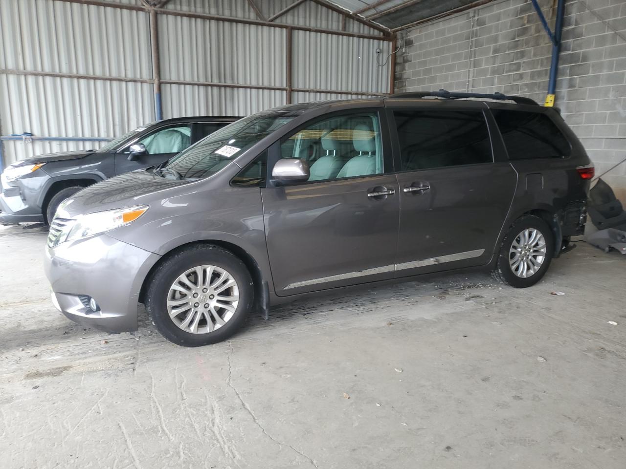 Toyota Sienna 2015