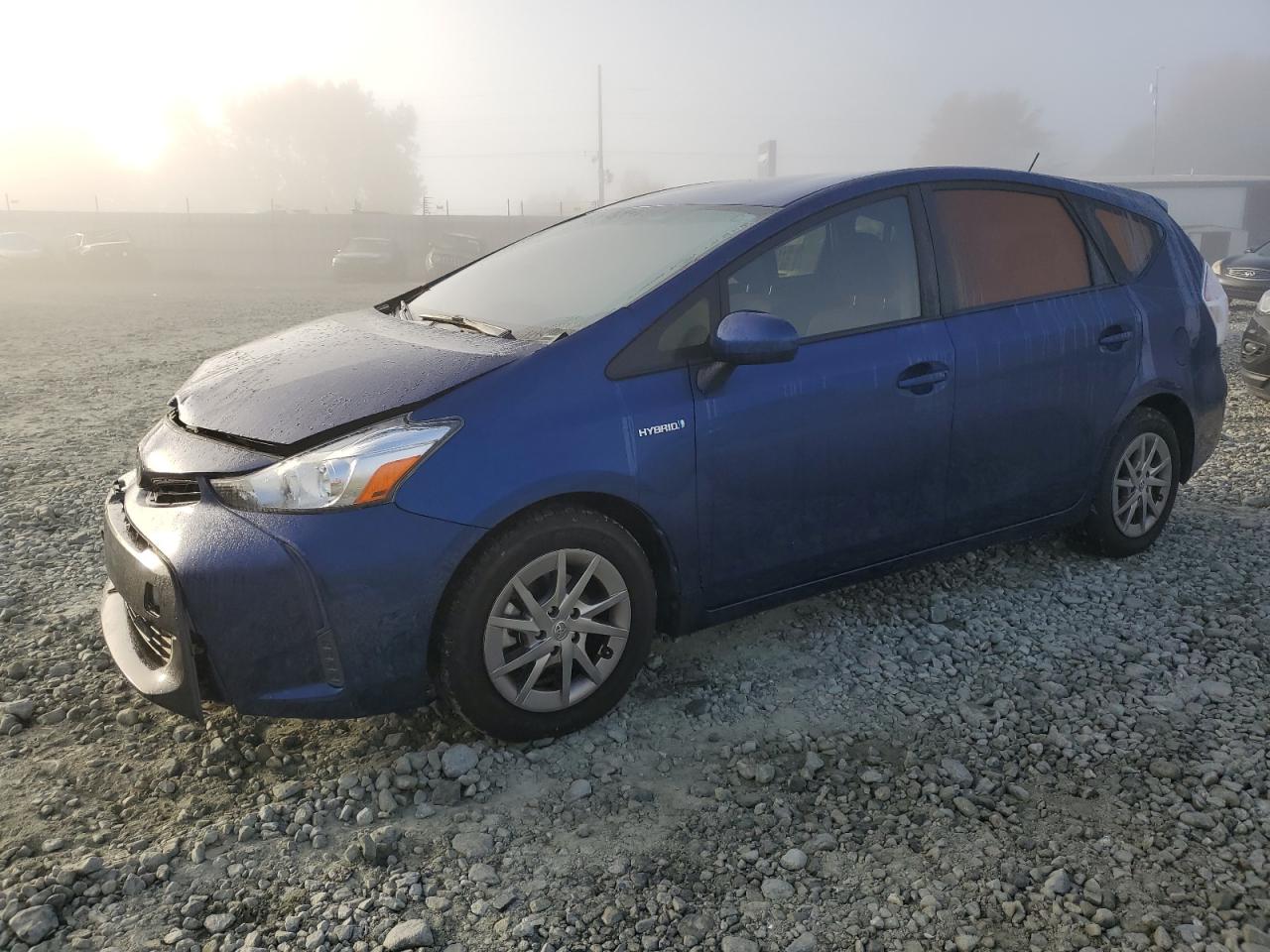 Toyota Prius v 2017