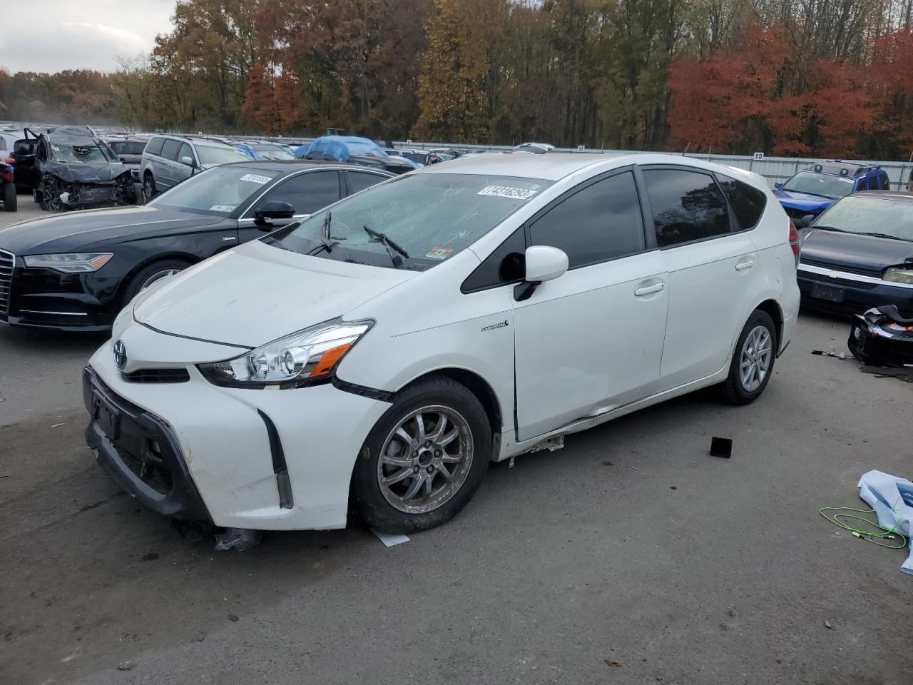 Toyota Prius v 2017