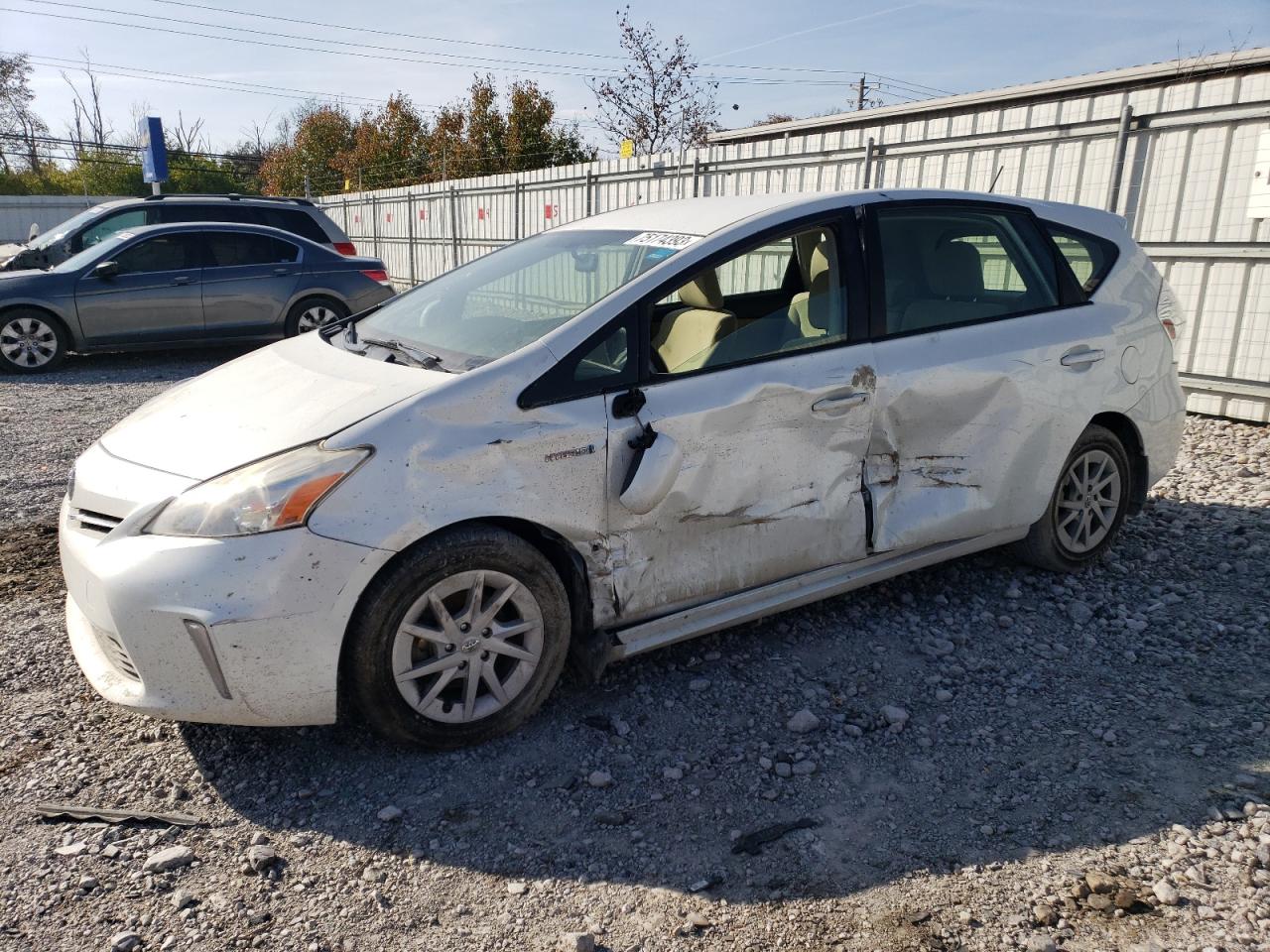 Toyota Prius v 2014