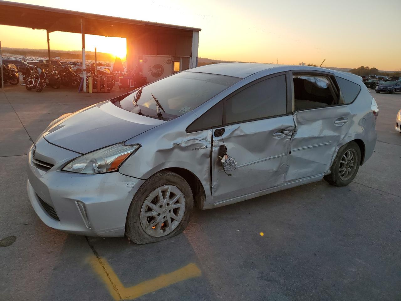 Toyota Prius v 2014