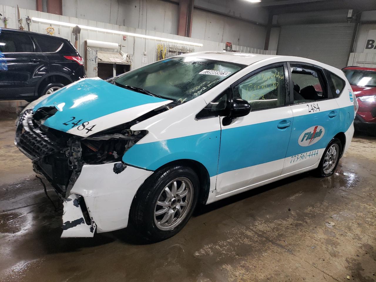 Toyota Prius v 2014