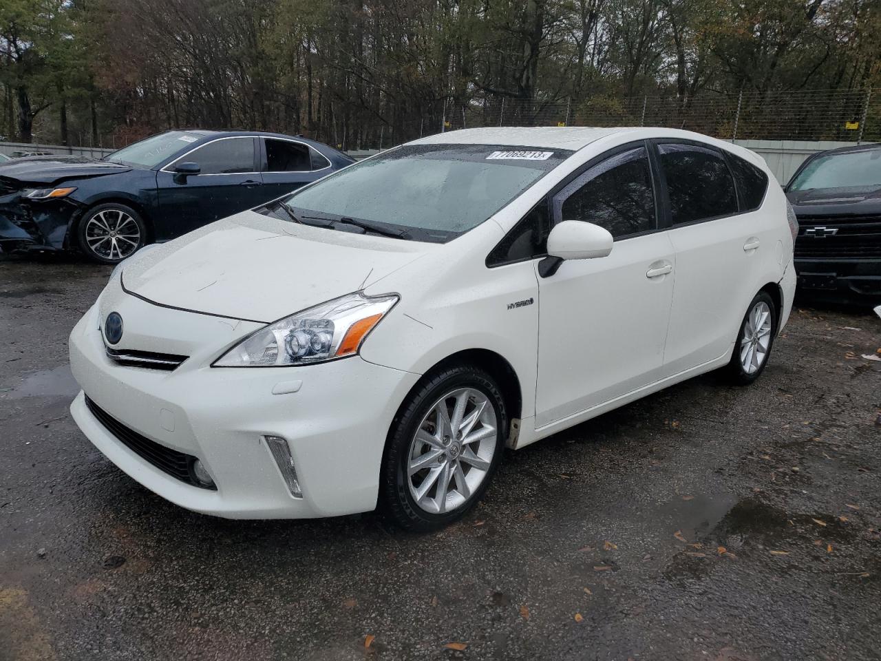 Toyota Prius v 2012