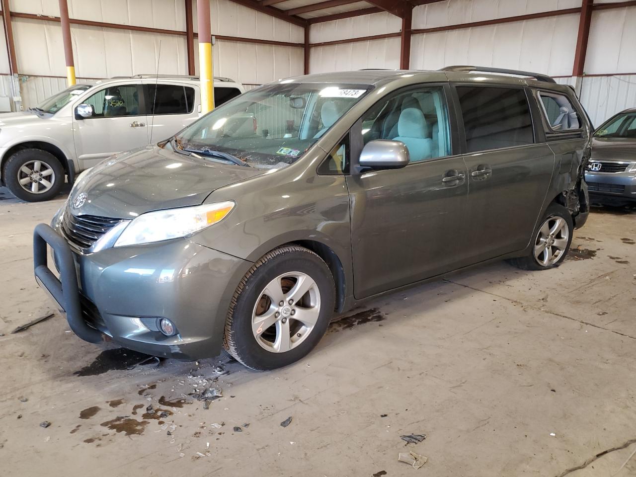 Toyota Sienna 2011