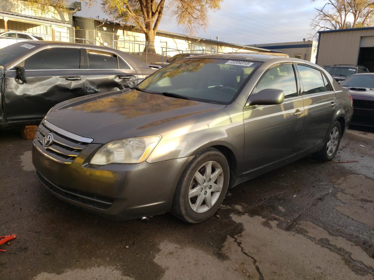 Toyota Avalon 2005