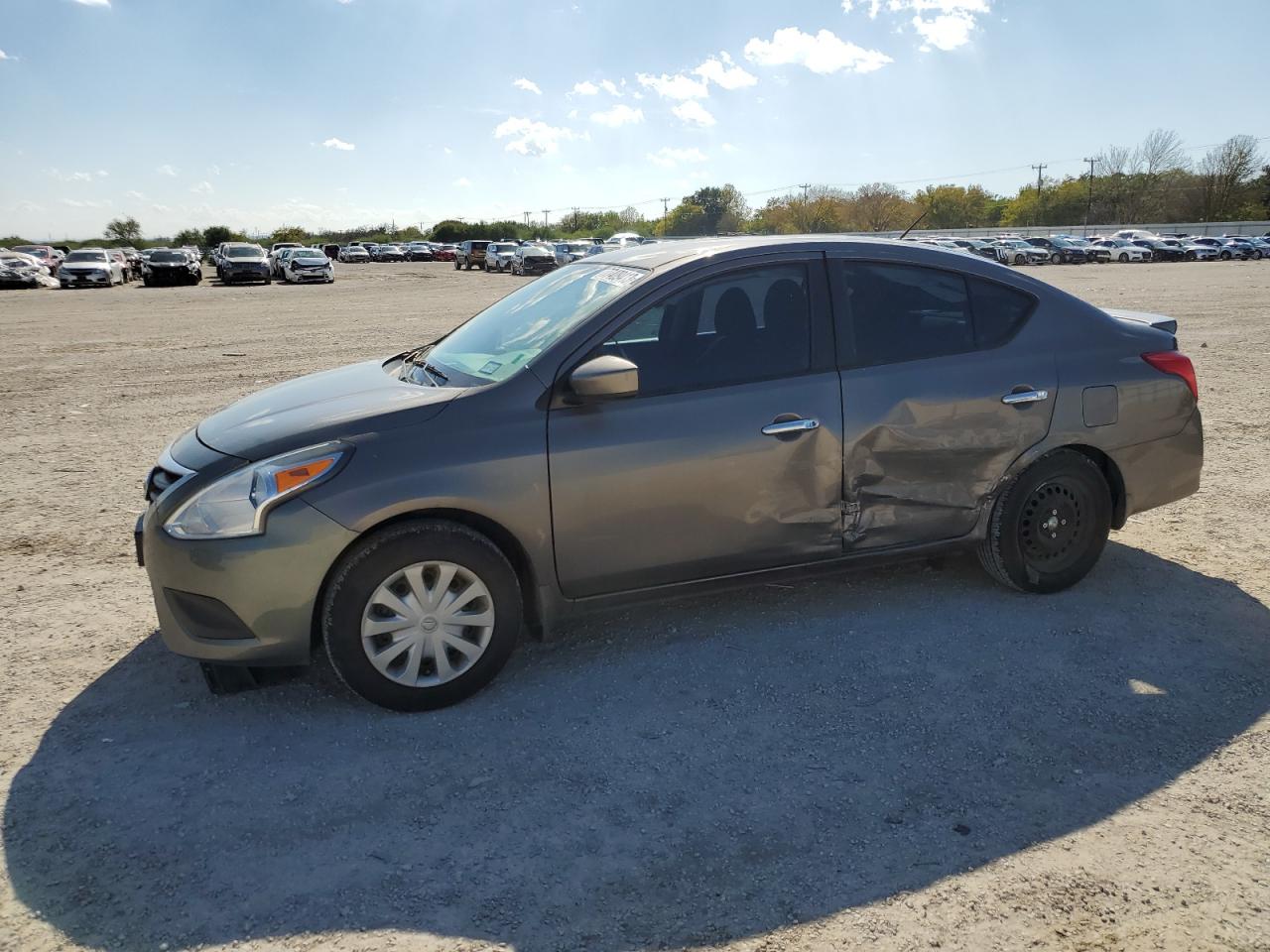 Nissan Versa 2016