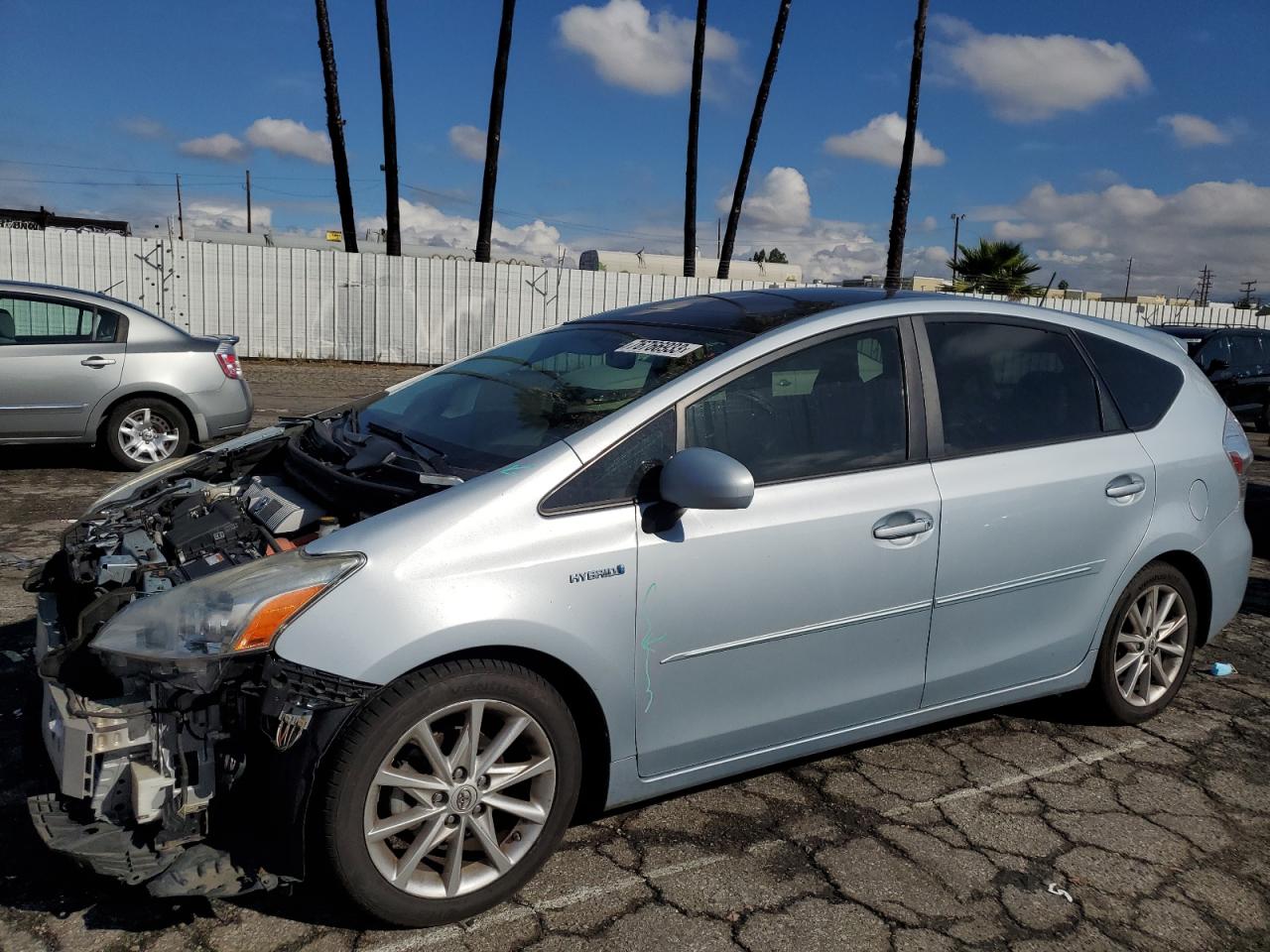 Toyota Prius v 2013