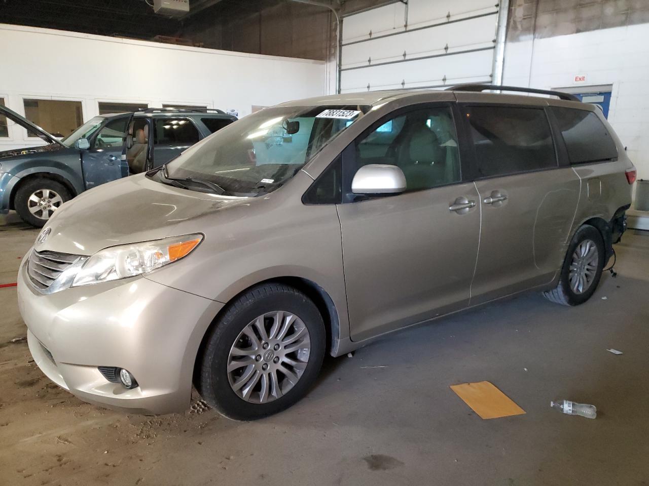 Toyota Sienna 2016