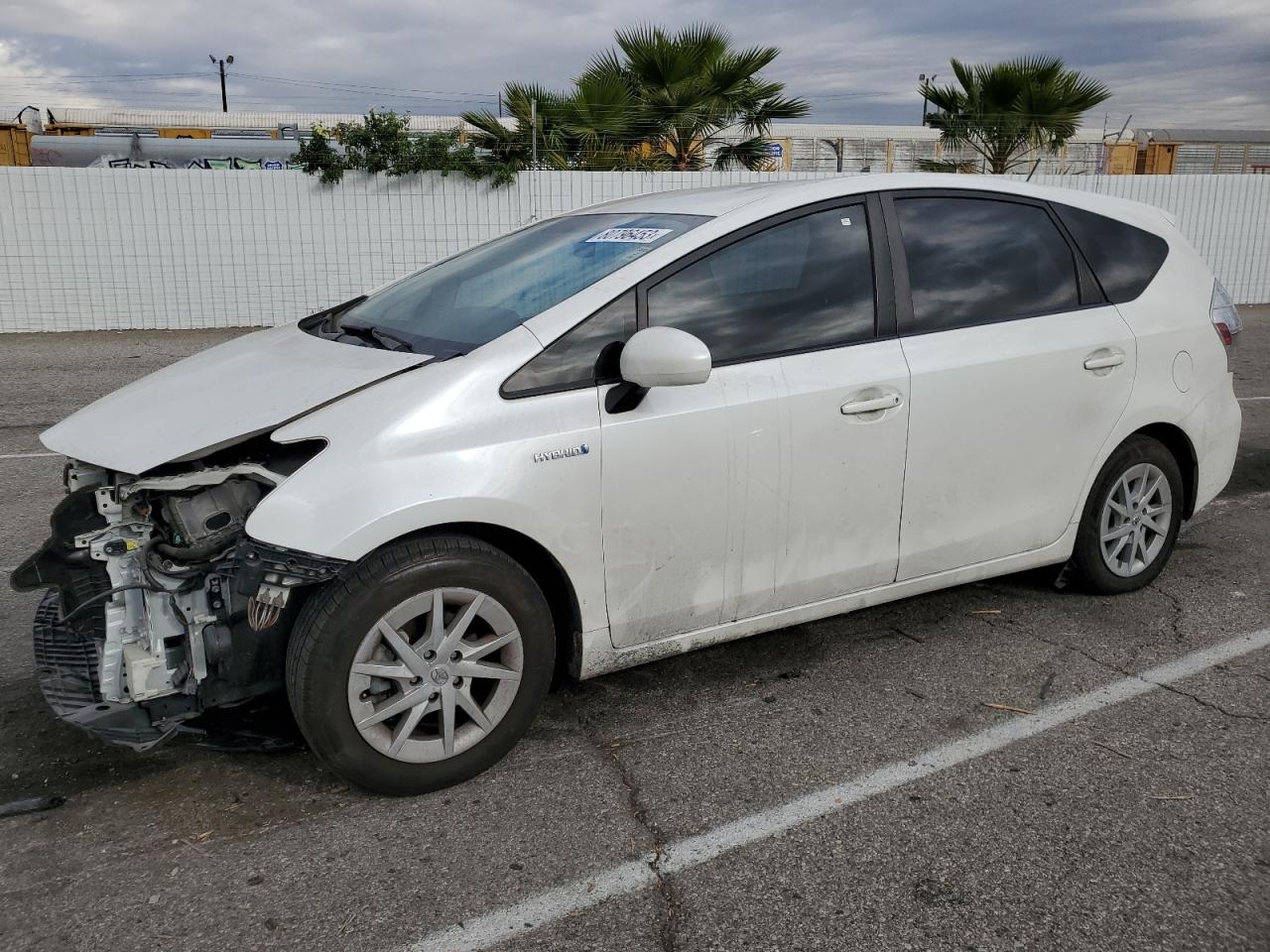Toyota Prius v 2013