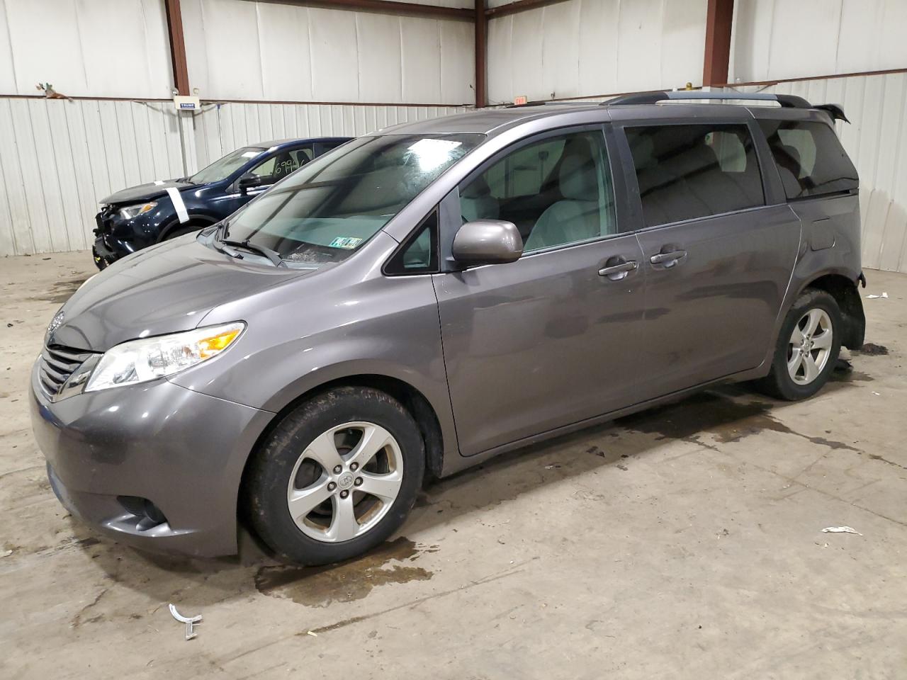 Toyota Sienna 2015