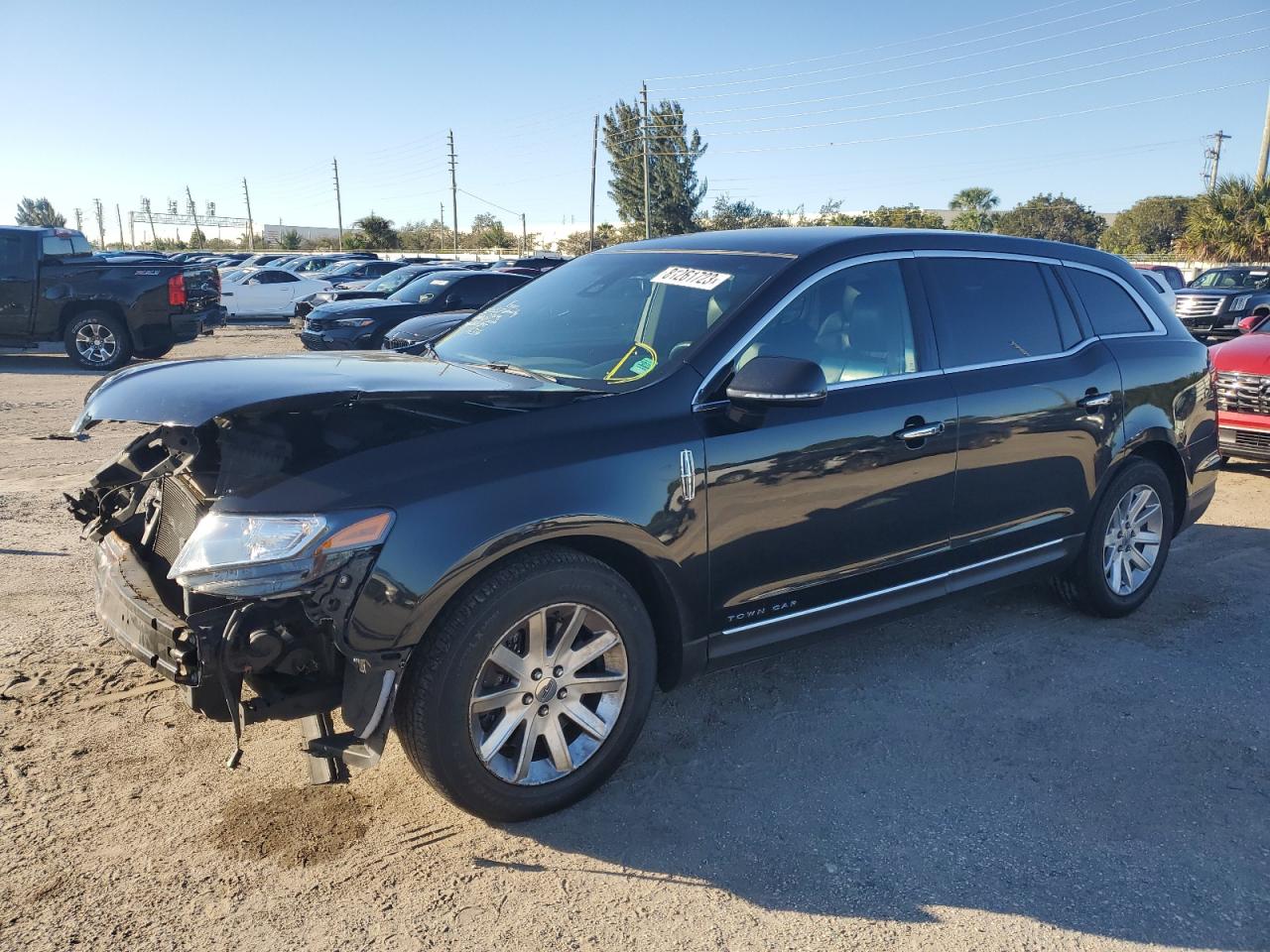 LINCOLN MKT 2014
