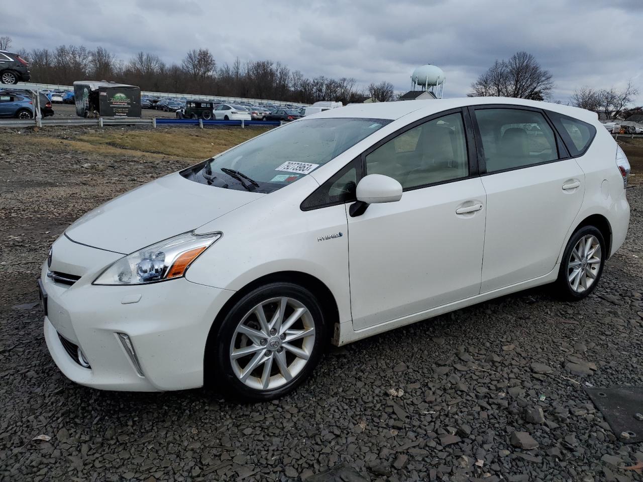 Toyota Prius v 2012