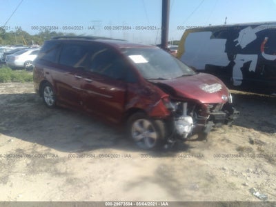 TOYOTA SIENNA 2016