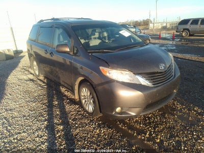 TOYOTA SIENNA 2013