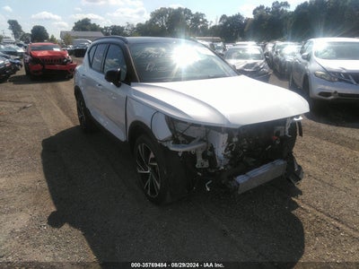 VOLVO XC40 2021