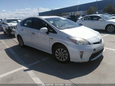 Toyota Prius plug-in 2014