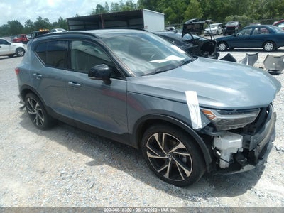 VOLVO XC40 2021