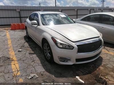 Infiniti Q70 2015