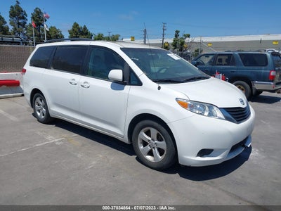 TOYOTA SIENNA 2011