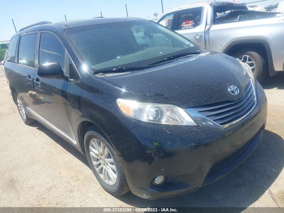 TOYOTA SIENNA 2016