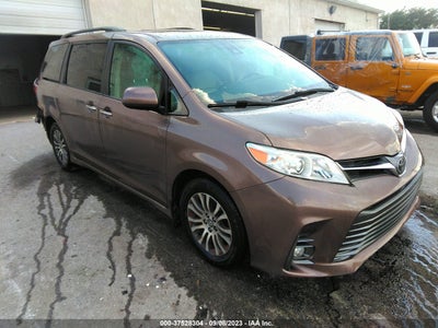 TOYOTA SIENNA 2018