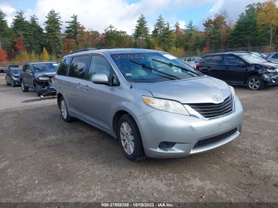 TOYOTA SIENNA 2011