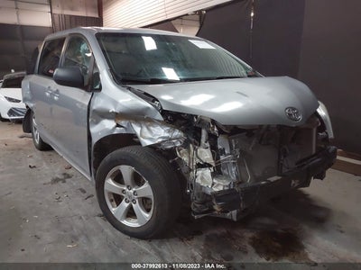 TOYOTA SIENNA 2016