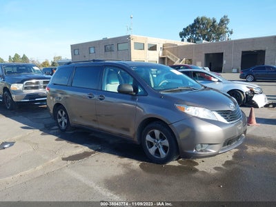 TOYOTA SIENNA 2012