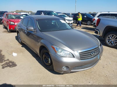 Infiniti Q70 2014