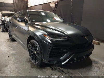 LAMBORGHINI URUS 2021