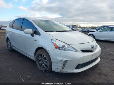 Toyota Prius v 2013