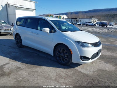 CHRYSLER PACIFICA 2018