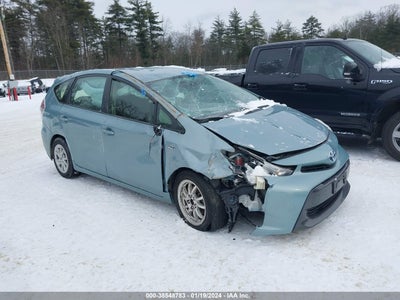 Toyota Prius v 2017