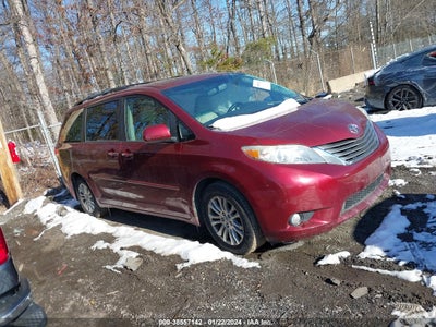 TOYOTA SIENNA 2011