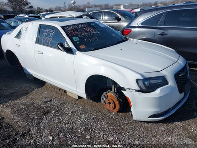 CHRYSLER 300 2015