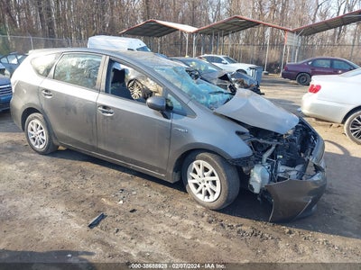Toyota Prius v 2012