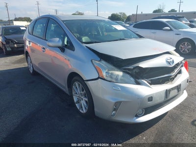 Toyota Prius v 2012