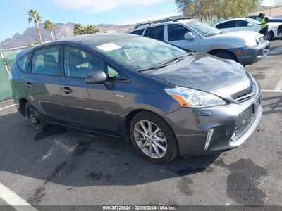 Toyota Prius v 2014