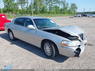 LINCOLN TOWN CAR 2004