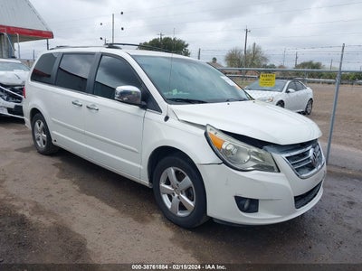 Volkswagen Routan 2010