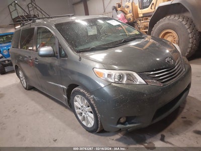 TOYOTA SIENNA 2013
