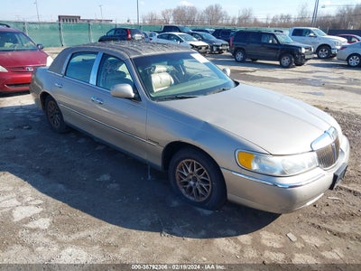 LINCOLN TOWN CAR 2000