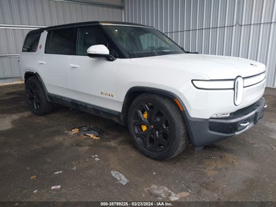 Rivian R1s 2023