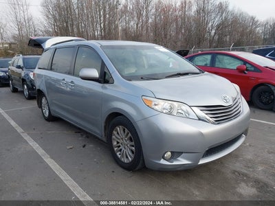 TOYOTA SIENNA 2015