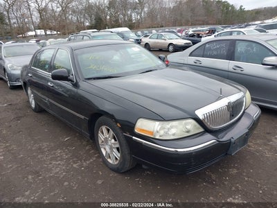 LINCOLN TOWN CAR 2011